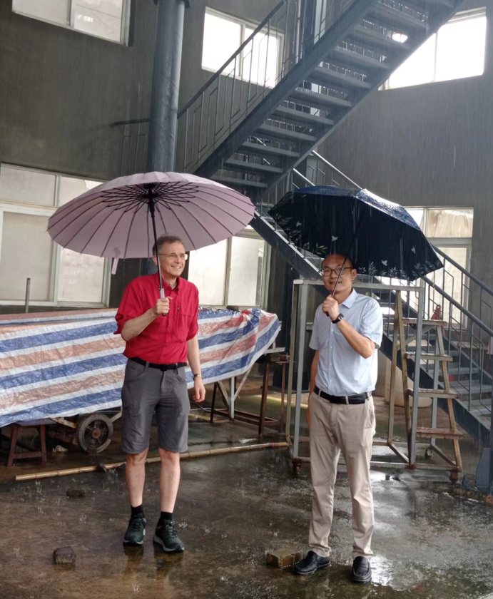 参观买球赛的app官网人工模拟降雨大厅